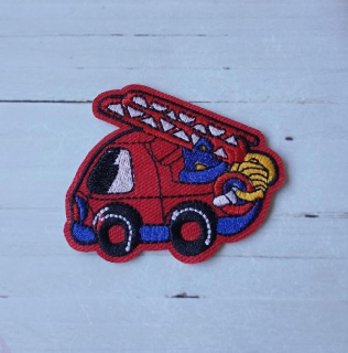 Nášivka hasičské auto 6 × 5,6 cm (C904)