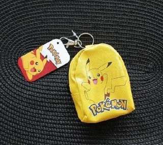 Pokémon Pikachu kapsička na karabinku – peněženka + mini psací set (H827)