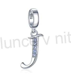 Postříbřený přívěsek – Písmeno J se zirkony (BE2)