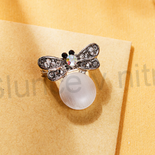 Brož s kamínky Swarovski Elements Moucha (HB2)
