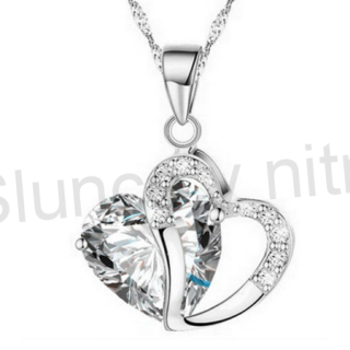 Postříbřený náhrdelník s přívěškem krystalu v srdci (BD94)