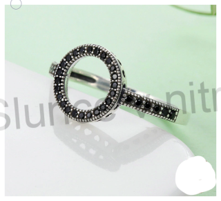 Postříbřený prsten s kruhem a zirkony (BE34)