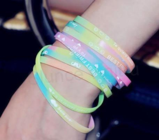 Sviticí silikonový náramek přátelství - barevný (BC28)