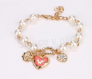 Perlový náramek řetízkový s ozdůbkami srdce a zirkony (BC30)