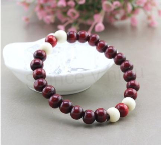 Etnický styl - Dřevěný korálkový náramek Vínový s bílýma a červenýma kuličkami (BC34)