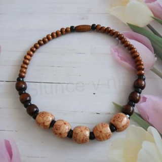 Dřevěný korálkový náhrdelník z přírodního dřeva (BD119)