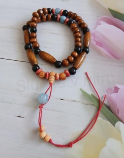 Dřevěný náhrdelník s chalcedonem (BD120)