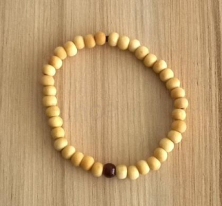 Dřevěný korálkový náramek s achátem 16 cm (BC279)