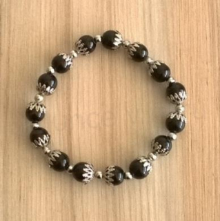 Minerální náramek onyx s ozdobami (BC308)