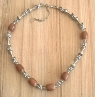 Krátký náhrdelník z nerezové oceli se skleněnými korálky (BD129)