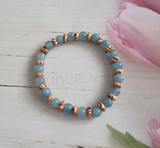 Minerální náramek chalcedon s ozdobami (BC327)