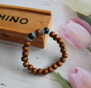 Dřevěný korálkový náramek s ozdobami (BC371)