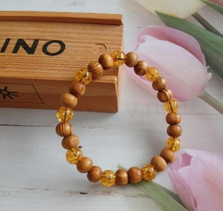 Dřevěný korálkový náramek s ozdobami (BC375)