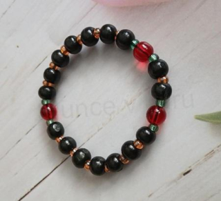 Dřevěný korálkový náramek, granát s ozdobami (BC384)