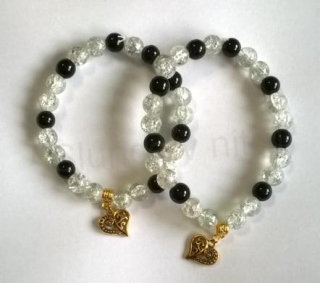 Minerální Náramek Onyx, Křišťál s přívěskem Srdíčka (BC49)