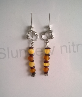 Náušnice klipsy s Baltským jantarem a granátem (BB221)