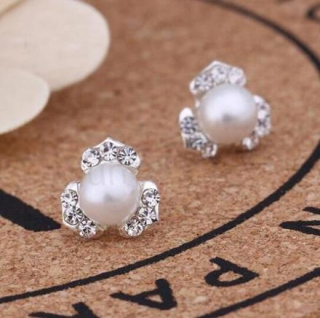 Puzetové náušnice kytička s perličkou (BB37)