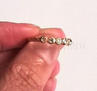 Romantický zlatý prsten s kamínky – velikost 55 (BP272)