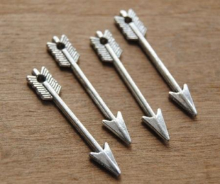 Přívěsek Amorův šíp – 30 × 5 mm (AA189) 