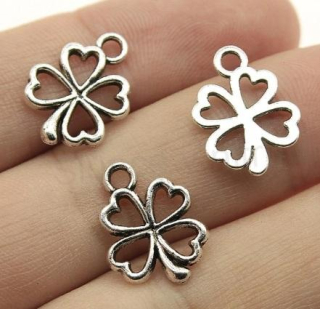 Přívěsek čtyřlístek – 12,5 × 17 mm (AA209)