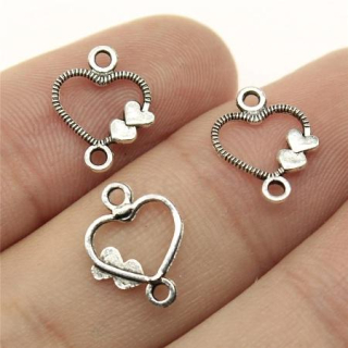 Přívěšek srdce – platinová barva 10 × 13 mm (AA219)