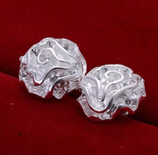 Postříbřené náušnice ve tvaru květu s kubickým zirkonem (BB264)