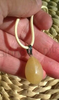 Provázkový náhrdelník přívěšek Nefrit - slza (BD42)