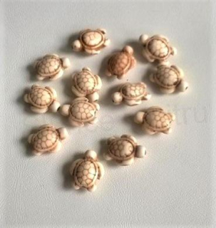 Tyrkysová želva z minerálů - 15,4 x19 mm bílá (X232)