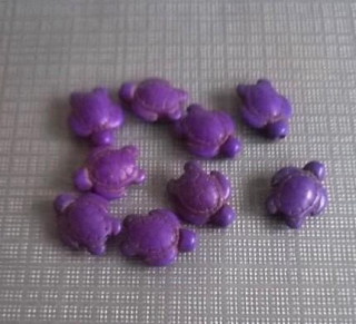 Tyrkysová želva z minerálů - 15,4 x19 mm tmavě fialová (X232)