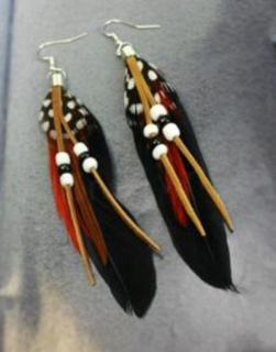 Dlouhé etnické náušnice Bohemia peříčkové černé s korálky (BB76)