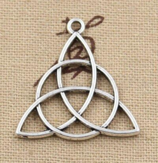 Přívěšek čarodejnický pentagram Triquetra 37 x 22 mm (AA5)
