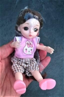 Pohyblivá panenka Doll 16 cm s dlouhými vlasy (D213)