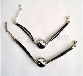 Kožený náramek s kabošonem Jin a Jang  (BC452)