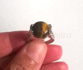 Minerální prsten s tygřím okem postříbřeno (X288)