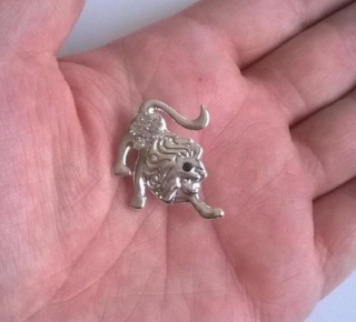 Brož se zirkonovými kamínky Znamení Lev (HB86)