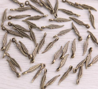 Přívěšek Lístek starobronz) 16 x 3 mm (AA46)