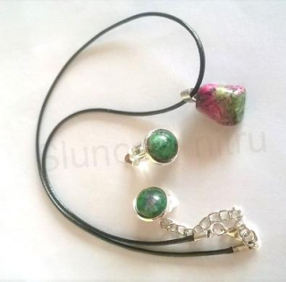 Minerální souprava Rubín v zoisitu (X425)