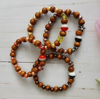 Dřevěný korálkový náramek s ozdobami více barev (BC465)