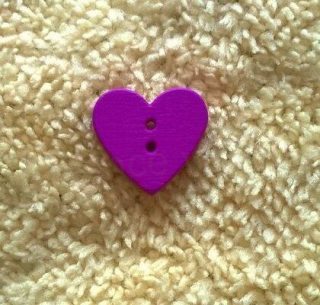 Dřevěné knoflíky Srdíčko - tmavě růžové 18 x 16,5 mm (C14)