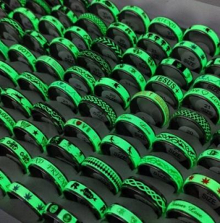 Prsten Svitící ve tmě mix (BP75)