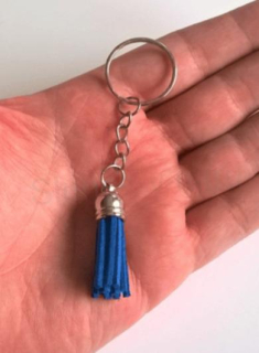 Přívěsek na klíče - kožený střapec (D340)