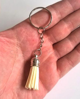 Přívěsek na klíče - kožený střapec (D341)