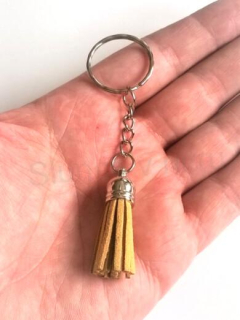 Přívěsek na klíče - kožený střapec (D347)