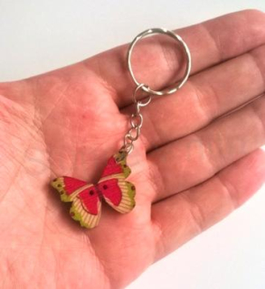 Přívěsek na klíče - dřevěný motýlek (D353)