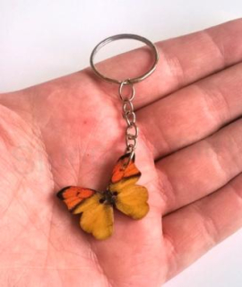 Přívěsek na klíče - dřevěný motýlek  (D360)