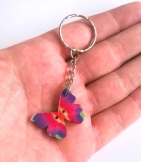 Přívěsek na klíče - dřevěný motýlek  (D361)