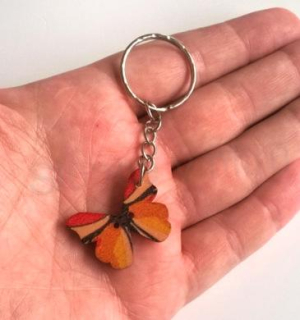 Přívěsek na klíče - dřevěný motýlek  (D362)