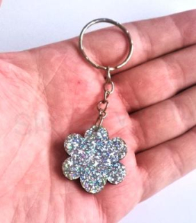 Přívěsek na klíče - dřevěná kytička (D368)