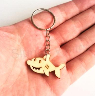 Přívěsek na klíče - dřevěný žralok (D375)