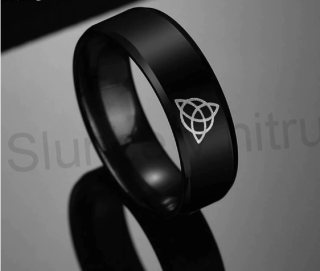 Černý prsten z chirurgické oceli / titán s ornamentem Triquetra (BP305)